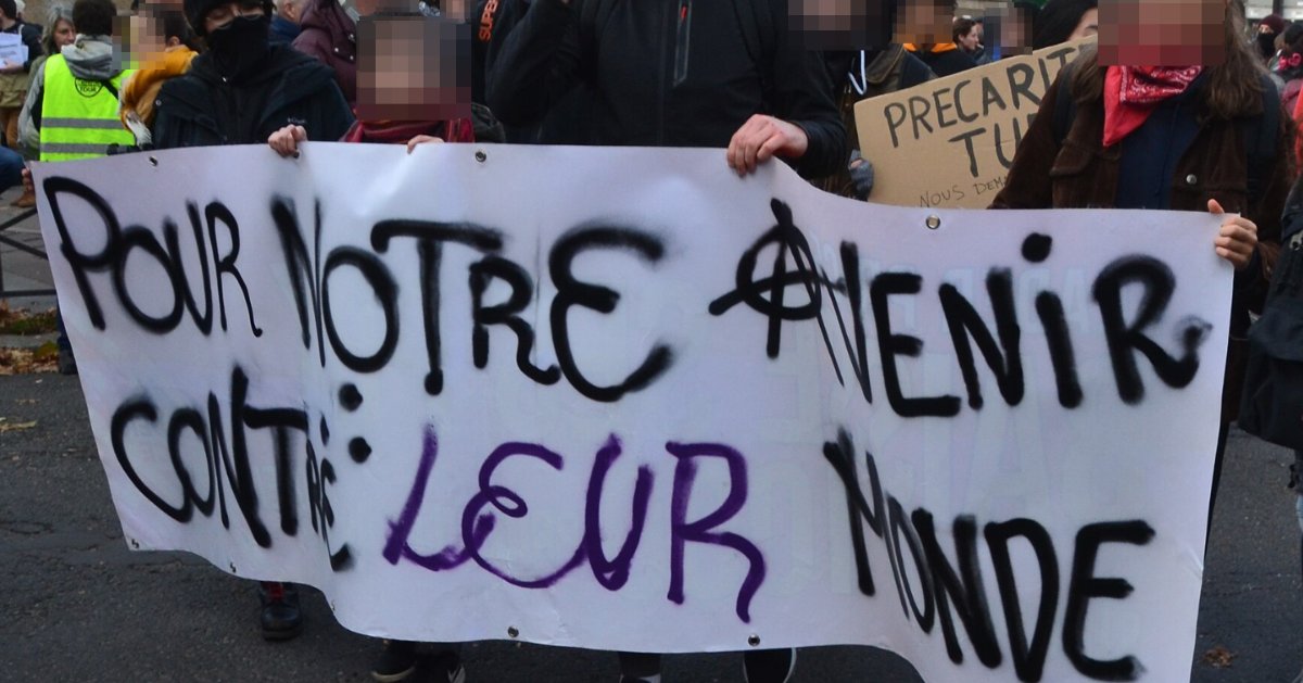 Pancarte « POUR NOTRE AVENIR CONTRE LEUR MONDE », Paris (75), 10 décembre 2019