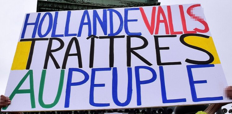 Pancarte « HOLLANDE VALLS TRAÎTRES AU PEUPLE », Paris (75), 9 avril 2016