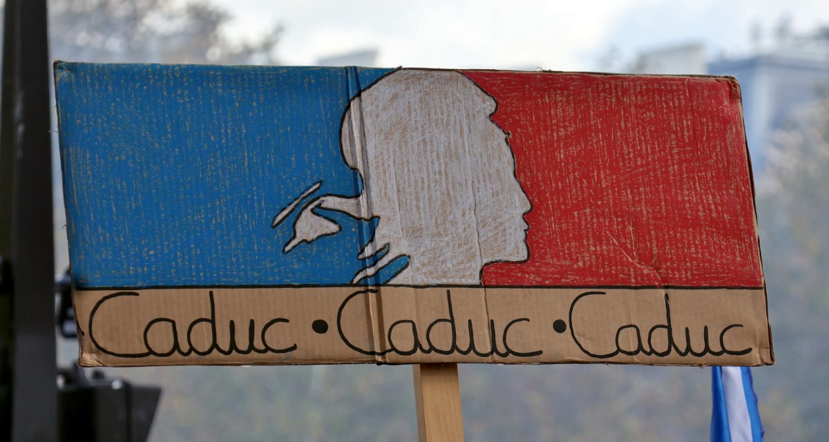 Pancarte « Caduc • Caduc • Caduc », Paris (75), 17 octobre 2026