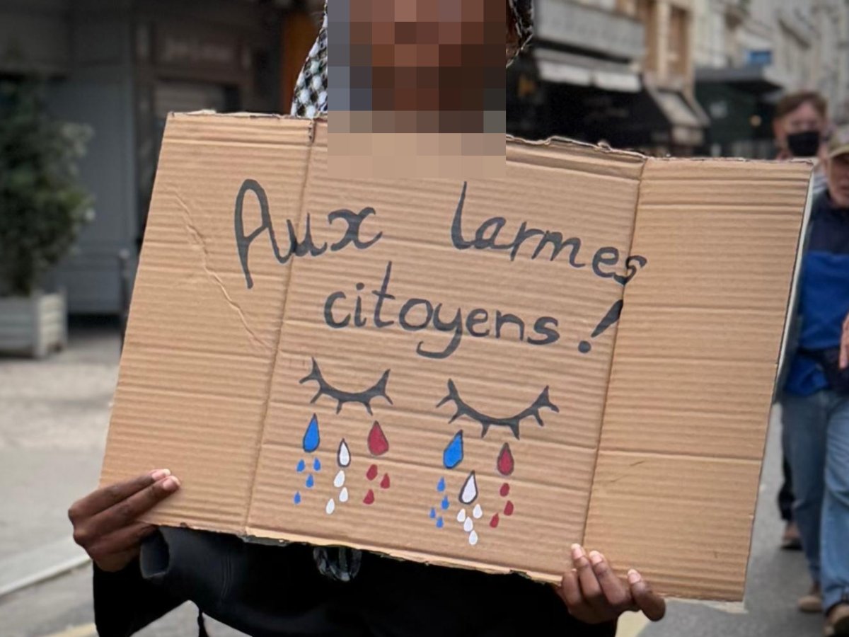 Pancarte « Aux larmes citoyens ! », Paris (75), 17 octobre 2026