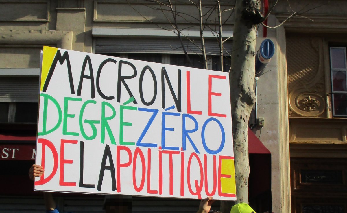 Pancarte « MACRON LE DEGRÉZÉRO DE LA POLITIQUE », Paris (75), 16 février 2019