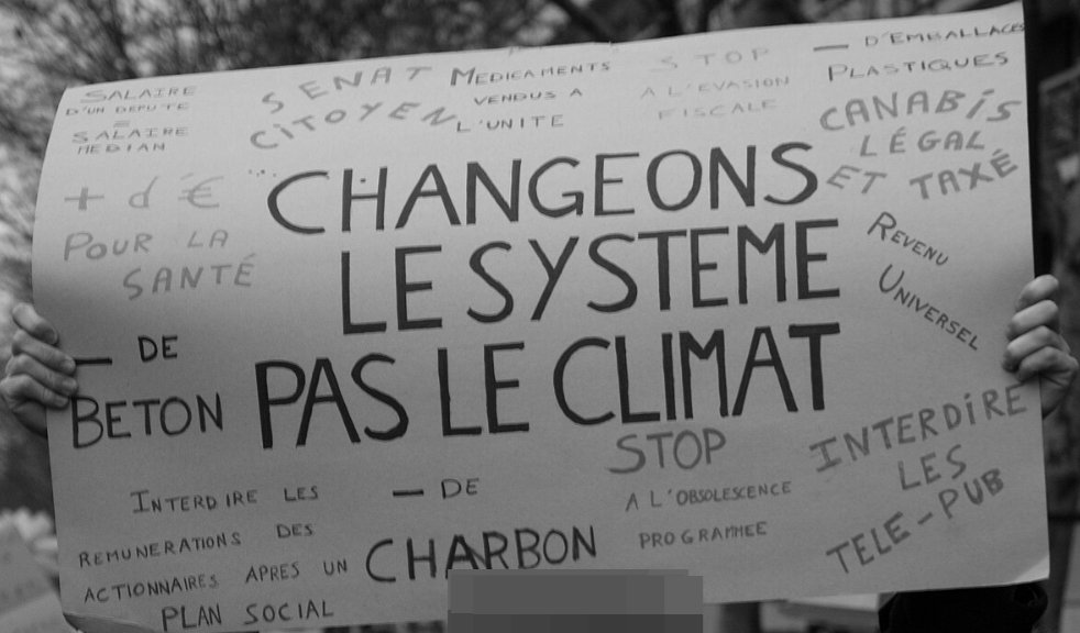 Pancarte « CHANGEONS LE SYSTEME PAS LE CLIMAT », Paris (75), 8 décembre 2018