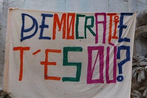 Pancarte « DÉMOCRATIE T'ES OÙ? », Paris (75), 17 avril 2016